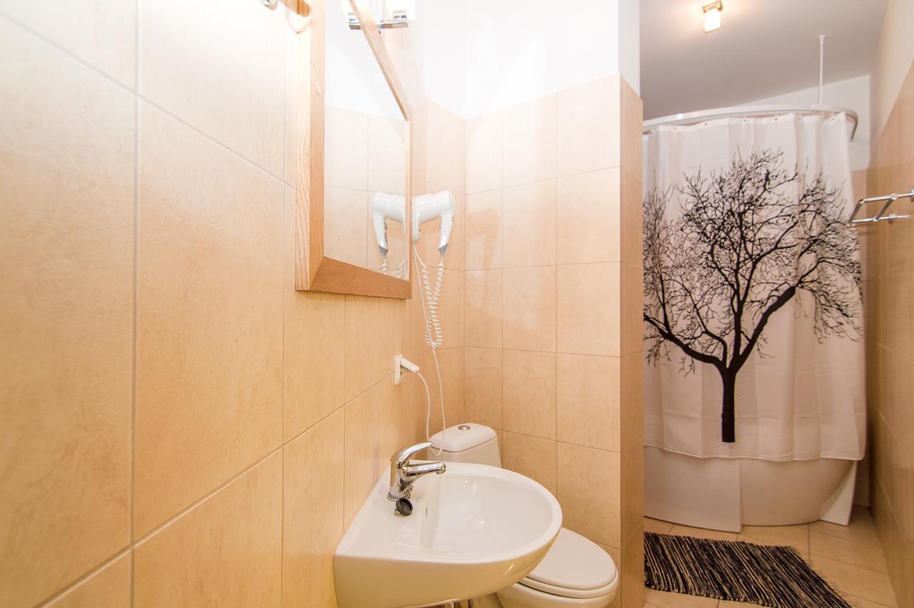 Helmi Hotel Ainazi Bagian luar foto